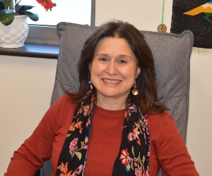  Claudia Decker